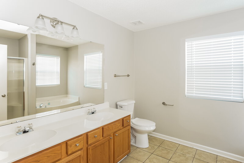 2,060/Mo, 5830 Dove Point Dr SW Concord, NC 28025 Main Bathroom View