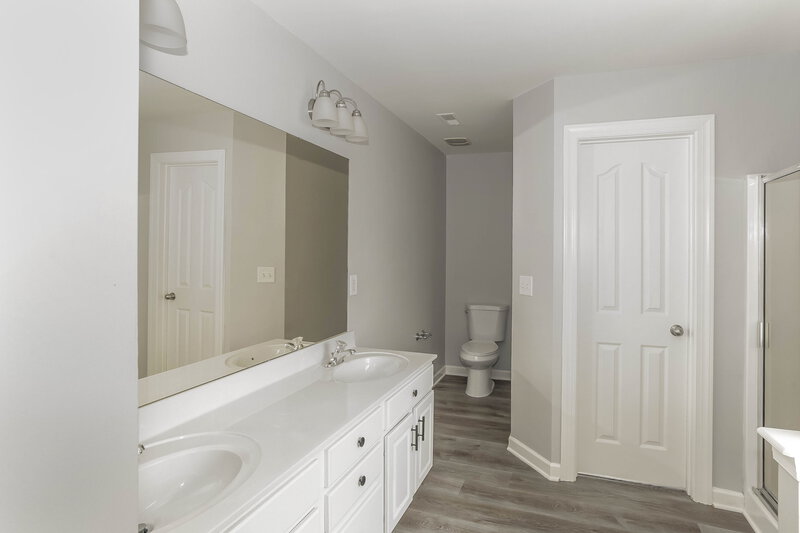 3,200/Mo, 2831 Ireton Pl Kannapolis, NC 28083 Main Bathroom View