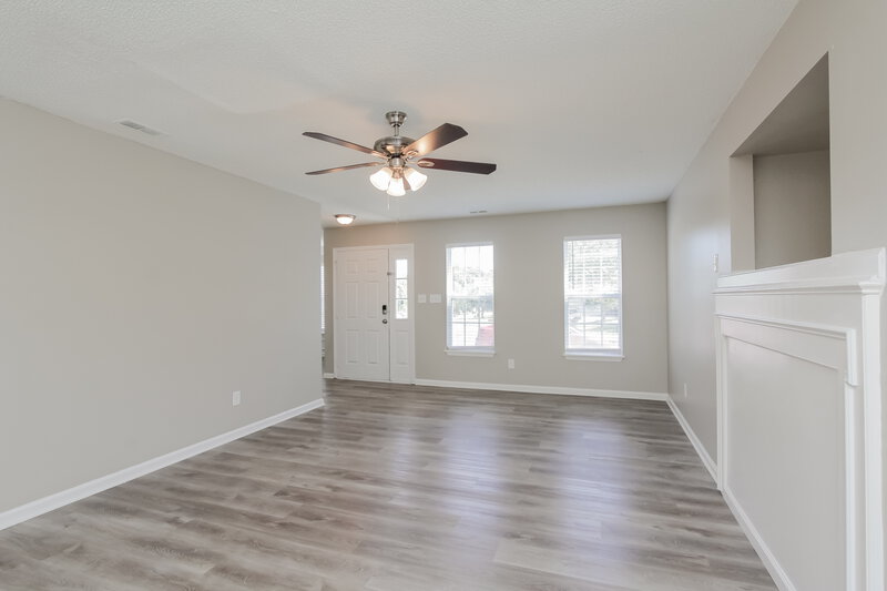3,060/Mo, 11807 Golden Maple Ln Charlotte, NC 28215 Living Room View 2