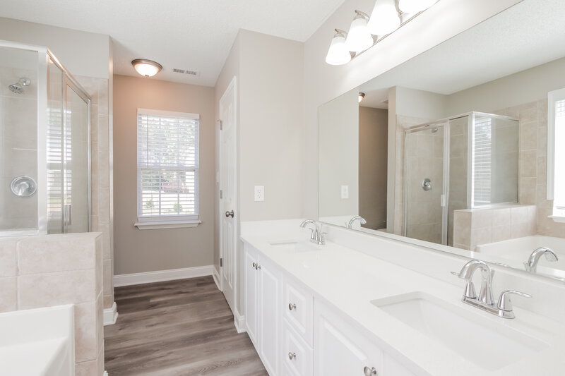 3,060/Mo, 11807 Golden Maple Ln Charlotte, NC 28215 Main Bathroom View
