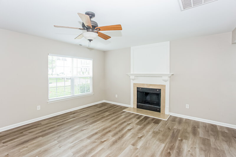 2,115/Mo, 10531 Katie Creek Ct Charlotte, NC 28213 Living Room View 2