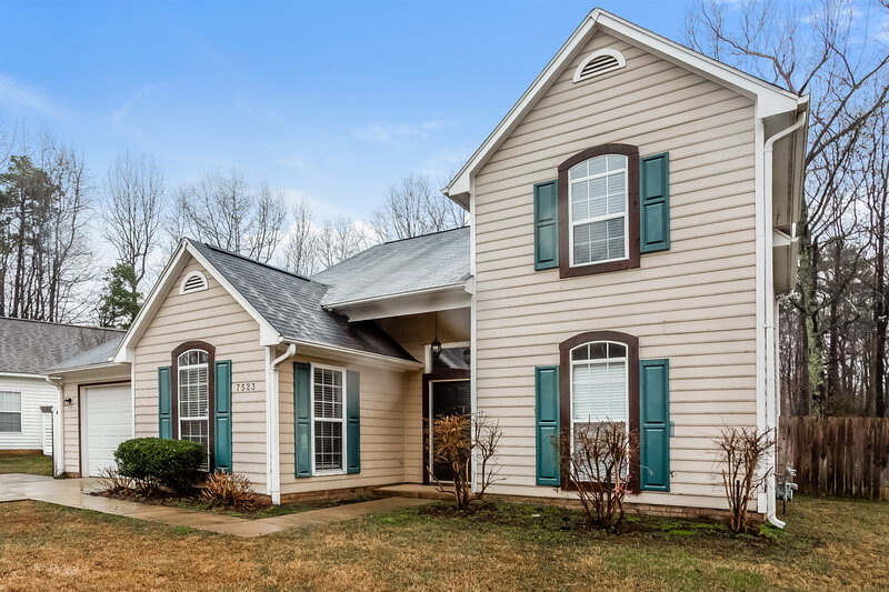 2,240/Mo, 7523 Pence Pond Ln Charlotte, NC 28227 Front View 2