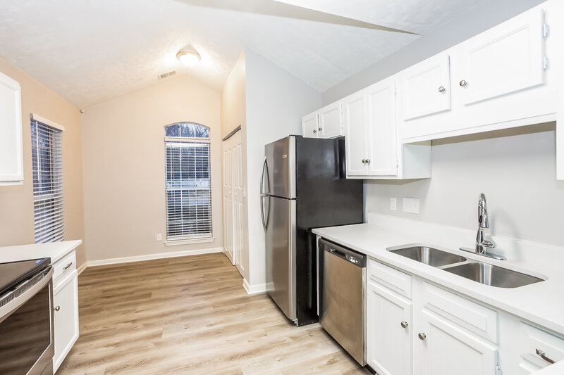2,240/Mo, 7523 Pence Pond Ln Charlotte, NC 28227 Kitchen View
