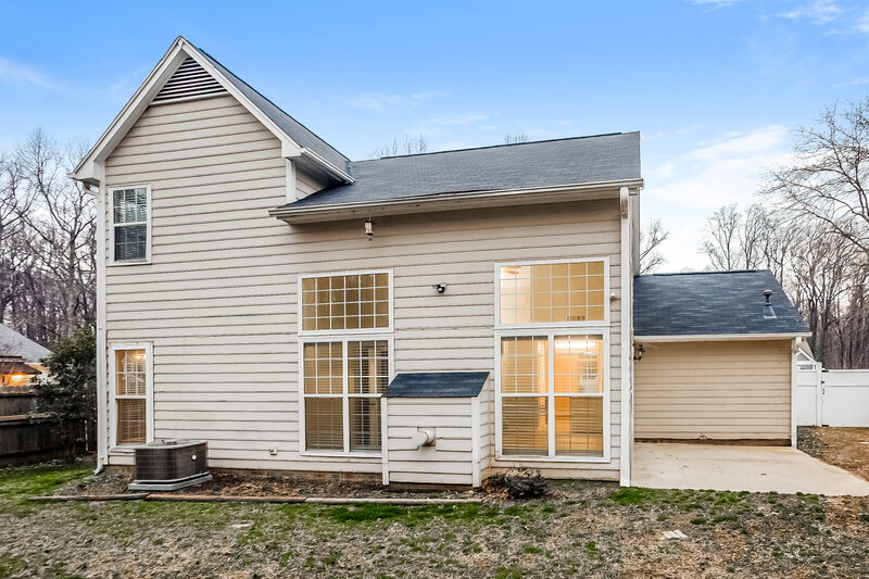 2,240/Mo, 7523 Pence Pond Ln Charlotte, NC 28227 Rear View