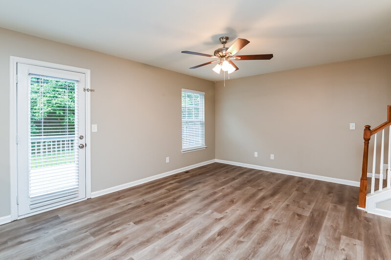 2,000/Mo, 6219 Dumont Ln Charlotte, NC 28269 Living Room View 2