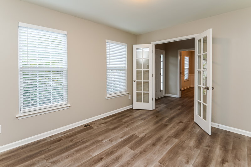 2,000/Mo, 6219 Dumont Ln Charlotte, NC 28269 Sitting Room View