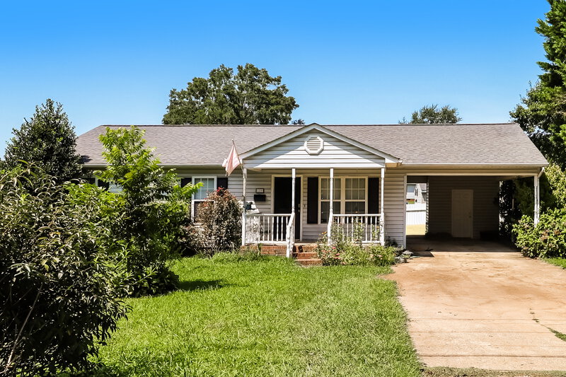 1,630/Mo, 109 S Pasour St Dallas, NC 28034 External View