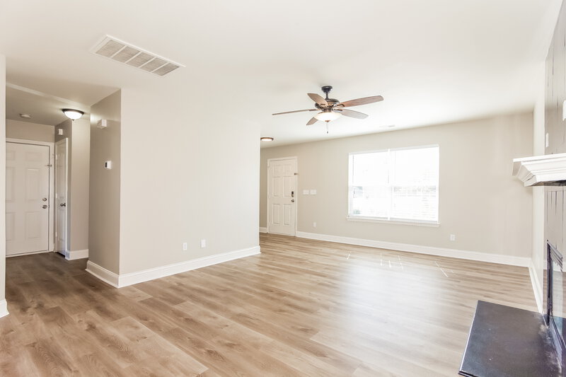 1,860/Mo, 11101 Palestrina Rd Charlotte, NC 28215 Living Room View 2