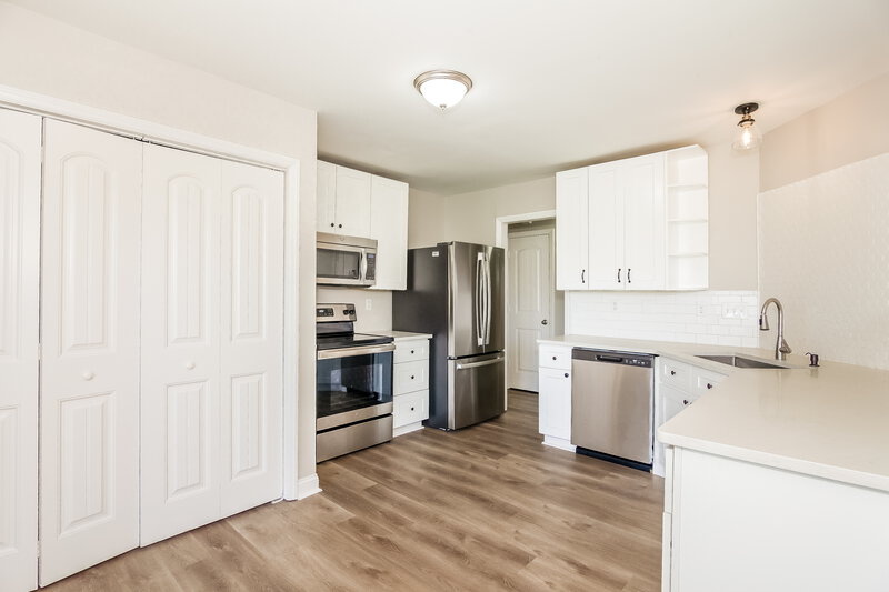 1,860/Mo, 11101 Palestrina Rd Charlotte, NC 28215 Kitchen View