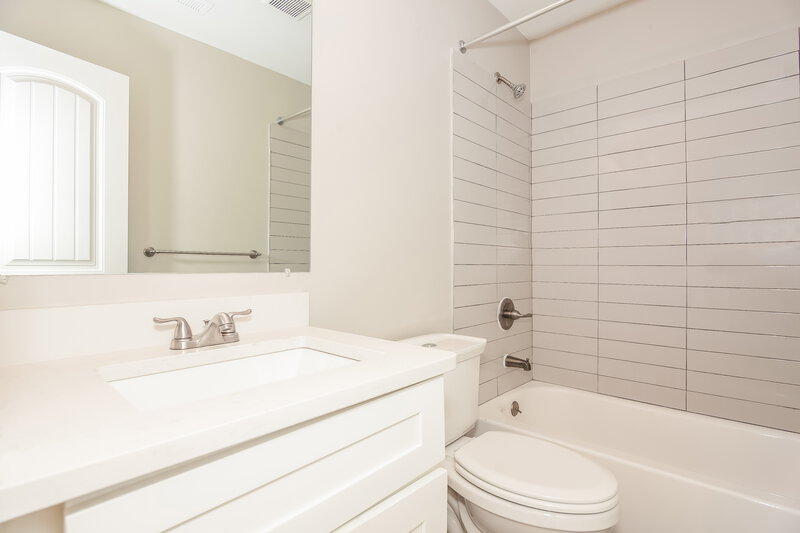 1,860/Mo, 11101 Palestrina Rd Charlotte, NC 28215 Main Bathroom View