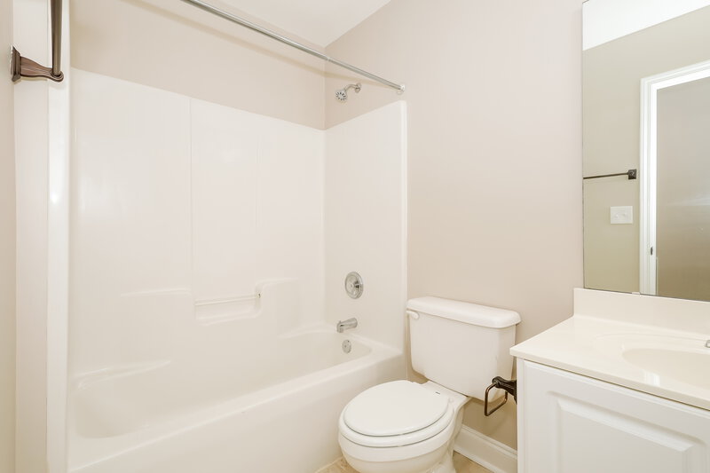 2,245/Mo, 116 Sidney Ct Monroe, NC 28110 Bathroom View