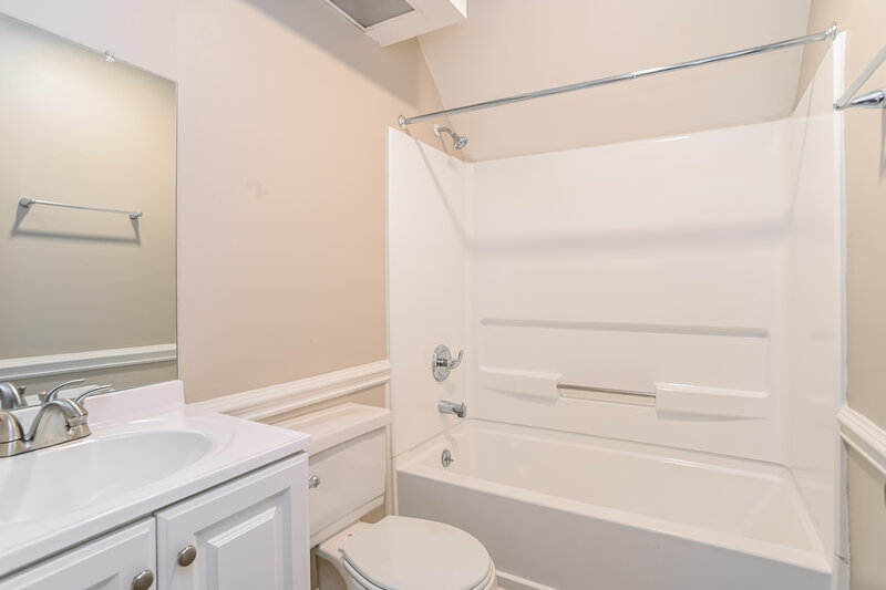 1,810/Mo, 7405 Ginger Spice Ln Charlotte, NC 28227 Bathroom View