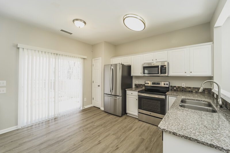 1,950/Mo, 10453 Roundleaf Dr Charlotte, NC 28213 Kitchen View