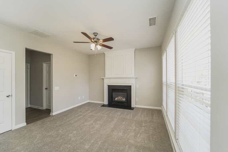 1,950/Mo, 10453 Roundleaf Dr Charlotte, NC 28213 Family Room View 2