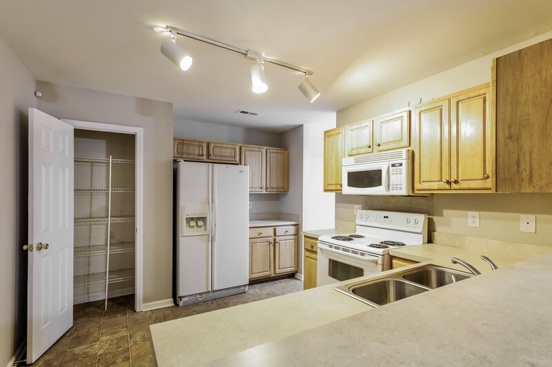 1,995/Mo, 9446 Dewey Dr Charlotte, NC 28214 Kitchen View 3