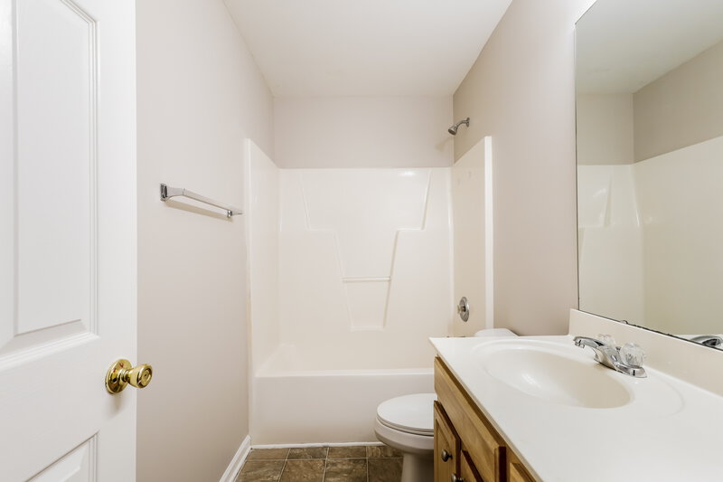 1,995/Mo, 9446 Dewey Dr Charlotte, NC 28214 Bathroom View