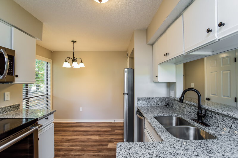 1,535/Mo, 7906 Greenside Ct Charlotte, NC 28277 Kitchen View 4