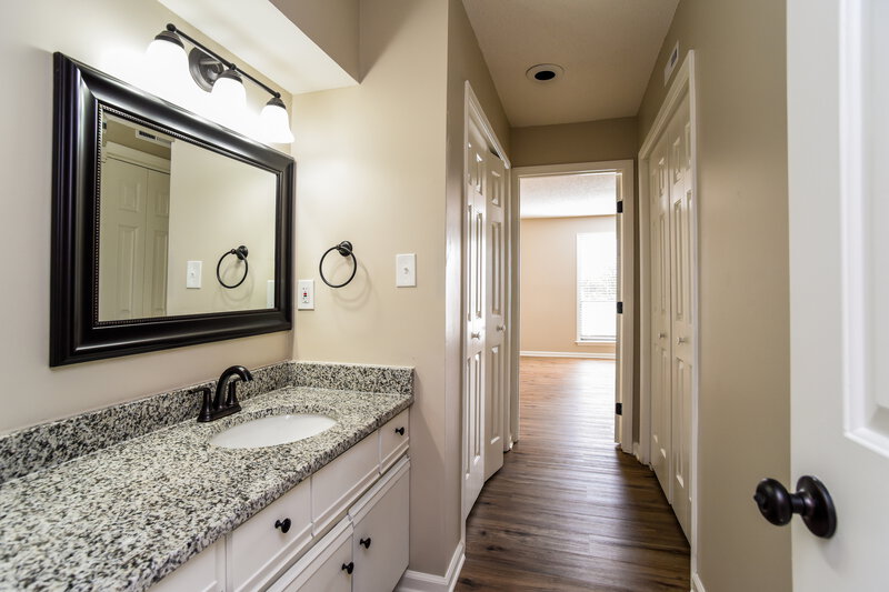 1,535/Mo, 7906 Greenside Ct Charlotte, NC 28277 Main Bathroom View
