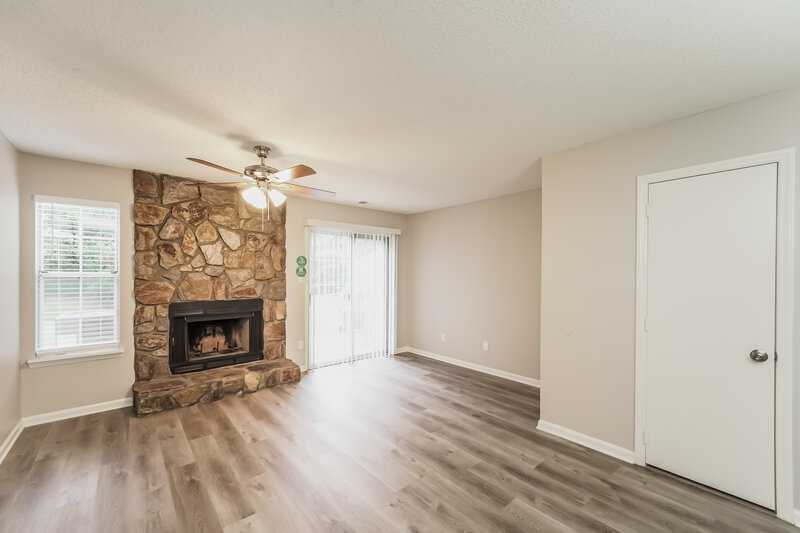 1,495/Mo, 6145 Windsor Gate Ln Charlotte, NC 28215 Living Room View 2