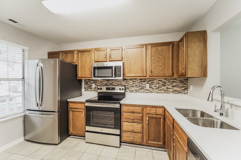 1,495/Mo, 6145 Windsor Gate Ln Charlotte, NC 28215 Kitchen View