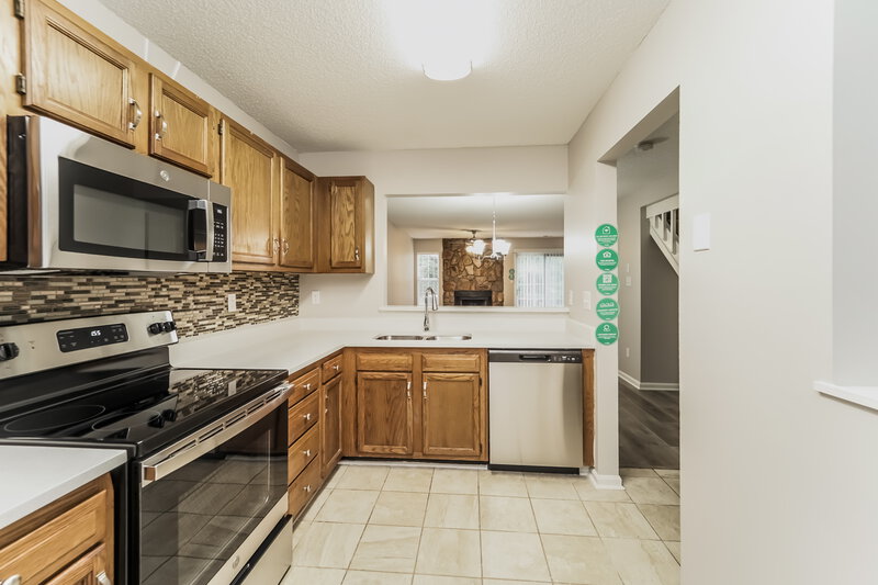 1,495/Mo, 6145 Windsor Gate Ln Charlotte, NC 28215 Kitchen View 2