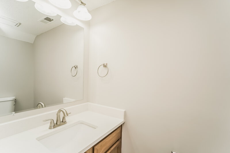 1,495/Mo, 6145 Windsor Gate Ln Charlotte, NC 28215 Main Bathroom View 2