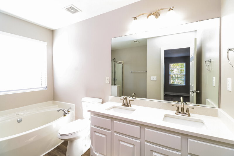 3,430/Mo, 15325 Superior St Charlotte, NC 28273 Main Bathroom View