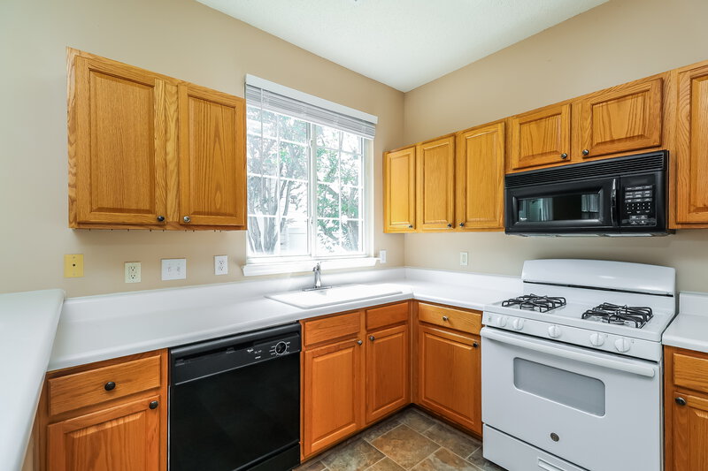 1,795/Mo, 8707 Meadowmont View Dr Charlotte, NC 28269 Kitchen View