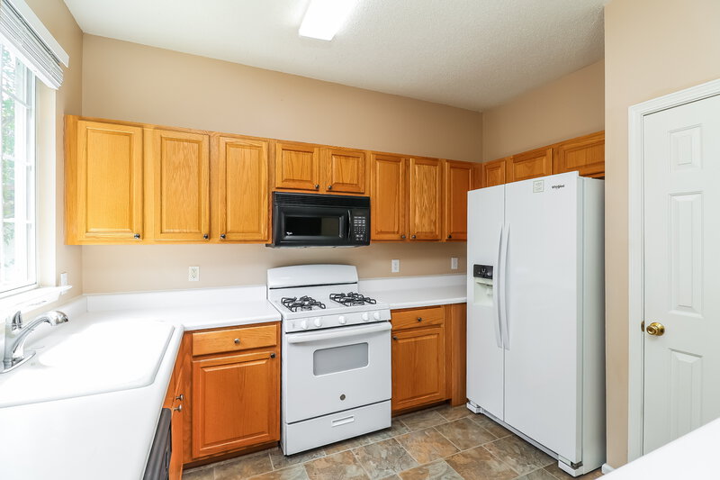 1,795/Mo, 8707 Meadowmont View Dr Charlotte, NC 28269 Kitchen View 2