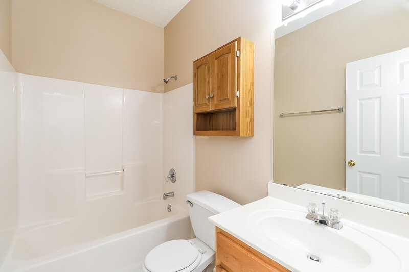 1,795/Mo, 8707 Meadowmont View Dr Charlotte, NC 28269 Bathroom View
