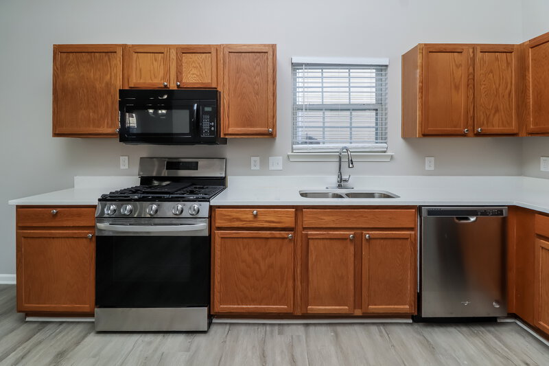 2,045/Mo, 9832 Aventide Ln Charlotte, NC 28215 Kitchen View 2