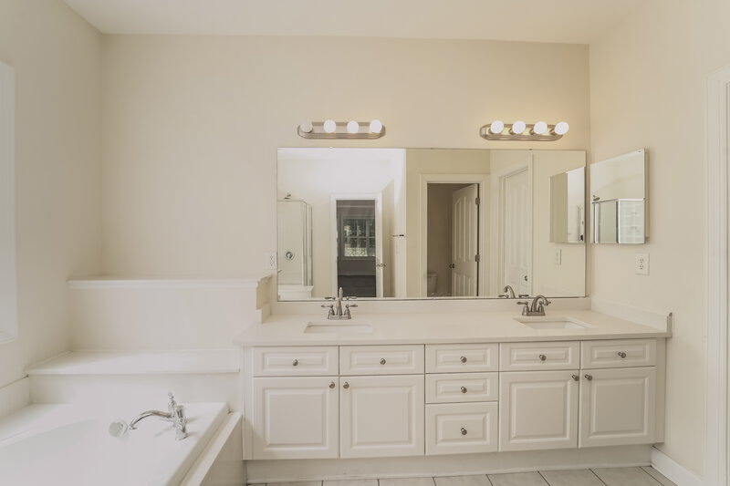 2,940/Mo, 1705 Copperplate Rd Charlotte, NC 28262 Main Bathroom View