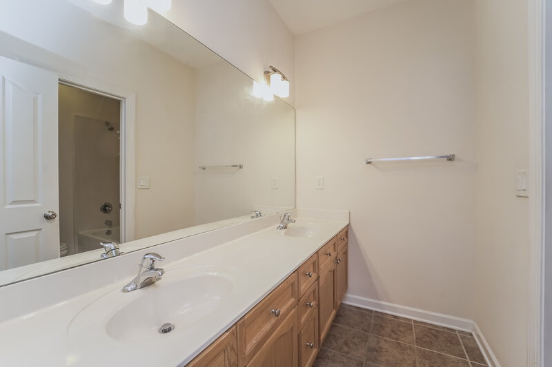 2,940/Mo, 1705 Copperplate Rd Charlotte, NC 28262 Bathroom View