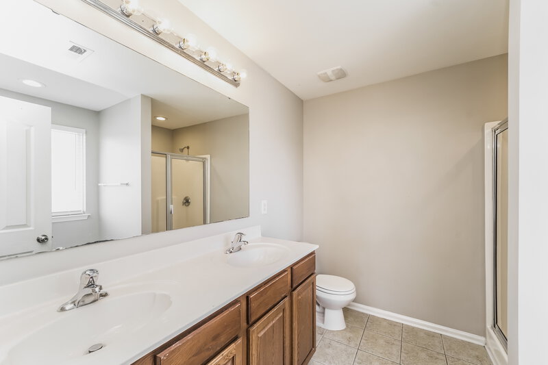 3,390/Mo, 620 Wrayhill Dr Charlotte, NC 28262 Main Bathroom View