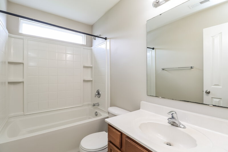 2,370/Mo, 620 Wrayhill Dr Charlotte, NC 28262 Bathroom View