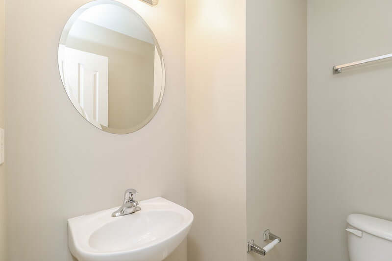 2,370/Mo, 620 Wrayhill Dr Charlotte, NC 28262 Bathroom View 2
