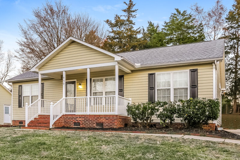 1,750/Mo, 950 Piney Church Rd Concord, NC 28025 Front View