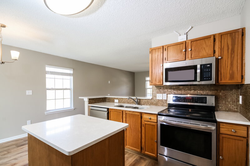 1,865/Mo, 10649 Coulport Ln Charlotte, NC 28215 Kitchen View 3