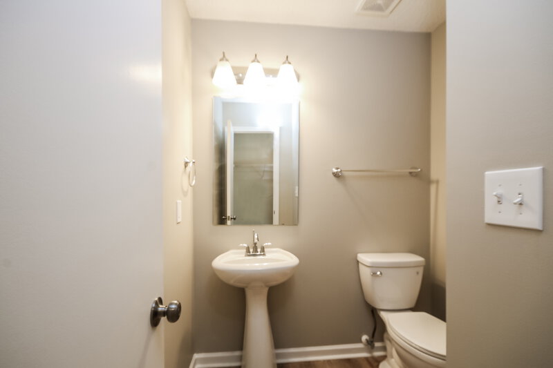 2,050/Mo, 10649 Coulport Ln Charlotte, NC 28215 Bathroom View