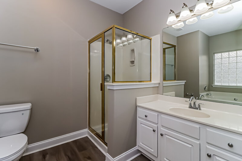 1,860/Mo, 12112 Ilse Helene Ln Huntersville, NC 28078 Main Bathroom View