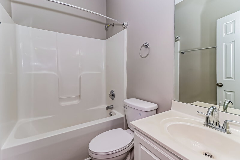 1,860/Mo, 12112 Ilse Helene Ln Huntersville, NC 28078 Bathroom View