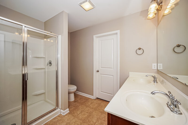 0/Mo, 3343 Saddlebrook Dr Midland, NC 28107 Main Bathroom View