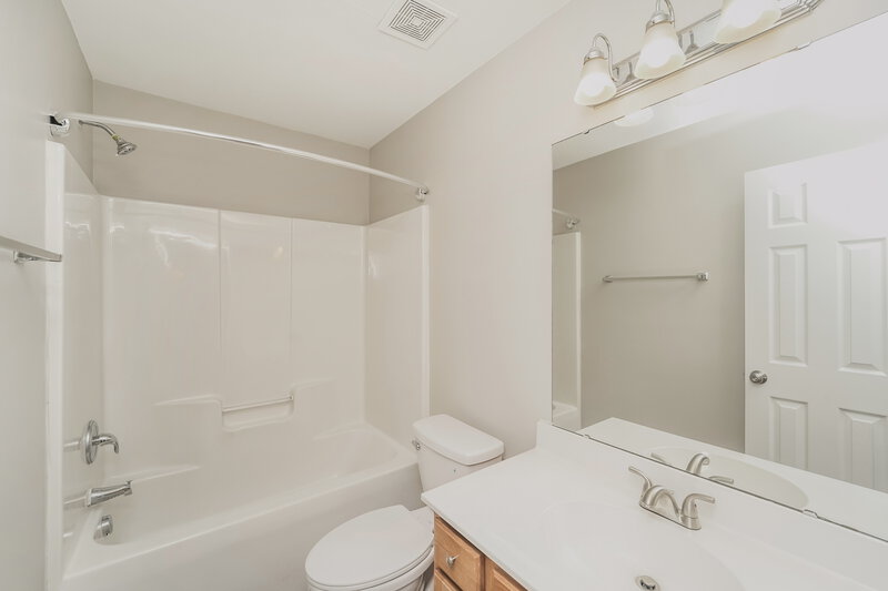 2,800/Mo, 12418 Dervish Ln Charlotte, NC 28269 Bathroom View