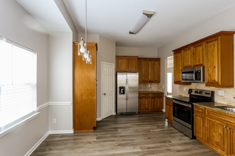 2,100/Mo, 6647 Reedy Creek Rd Charlotte, NC 28215 Kitchen View