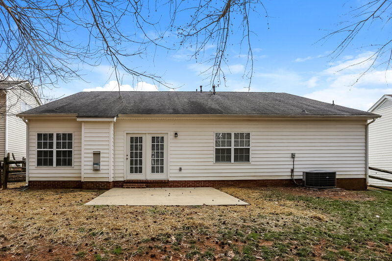 2,100/Mo, 6647 Reedy Creek Rd Charlotte, NC 28215 Rear View