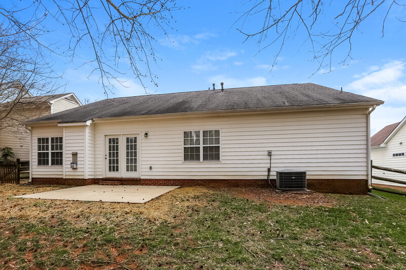 2,100/Mo, 6647 Reedy Creek Rd Charlotte, NC 28215 Rear View 2