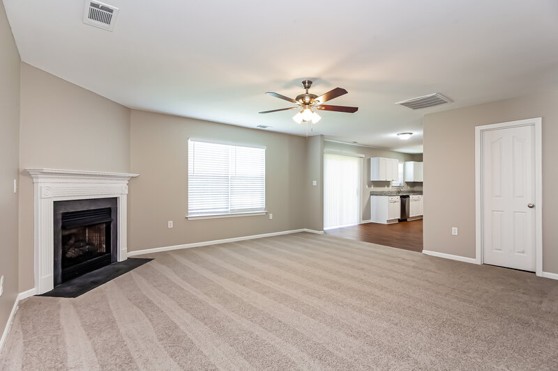 2,480/Mo, 6930 Wandering Creek Dr Charlotte, NC 28216 Living Room View 2