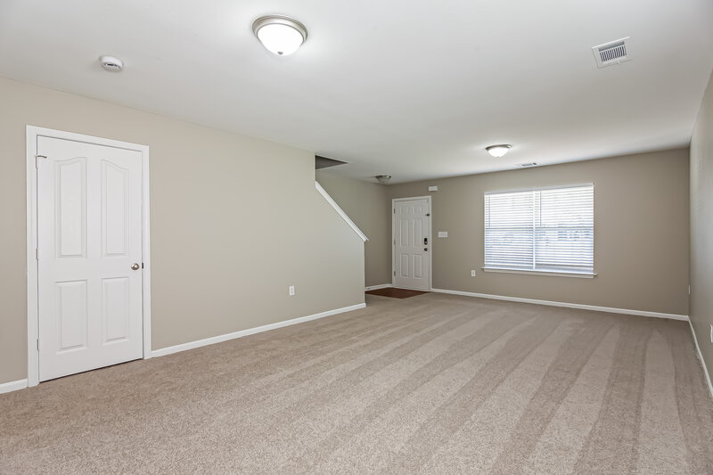 2,480/Mo, 6930 Wandering Creek Dr Charlotte, NC 28216 Living Room View 3