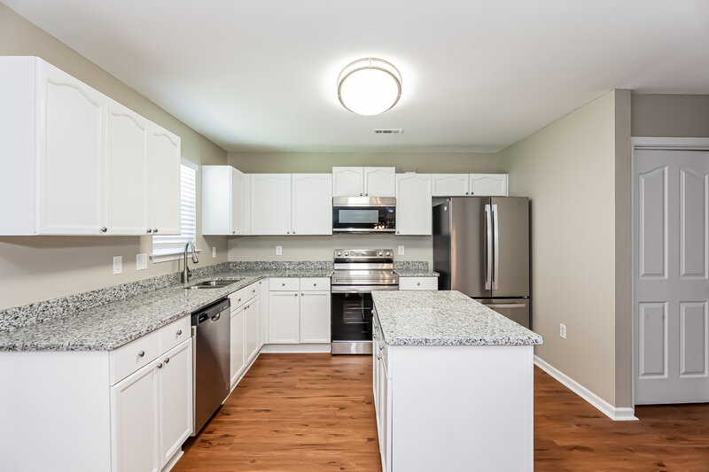 2,480/Mo, 6930 Wandering Creek Dr Charlotte, NC 28216 Kitchen View