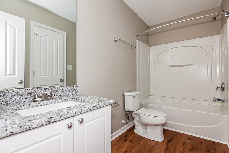 2,480/Mo, 6930 Wandering Creek Dr Charlotte, NC 28216 Bathroom View